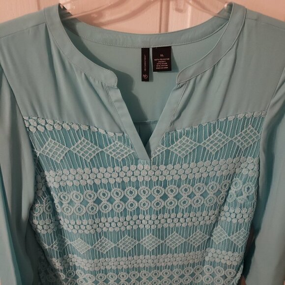 NEW Directions- Lace Overlay front blouse - Picture 1 of 7